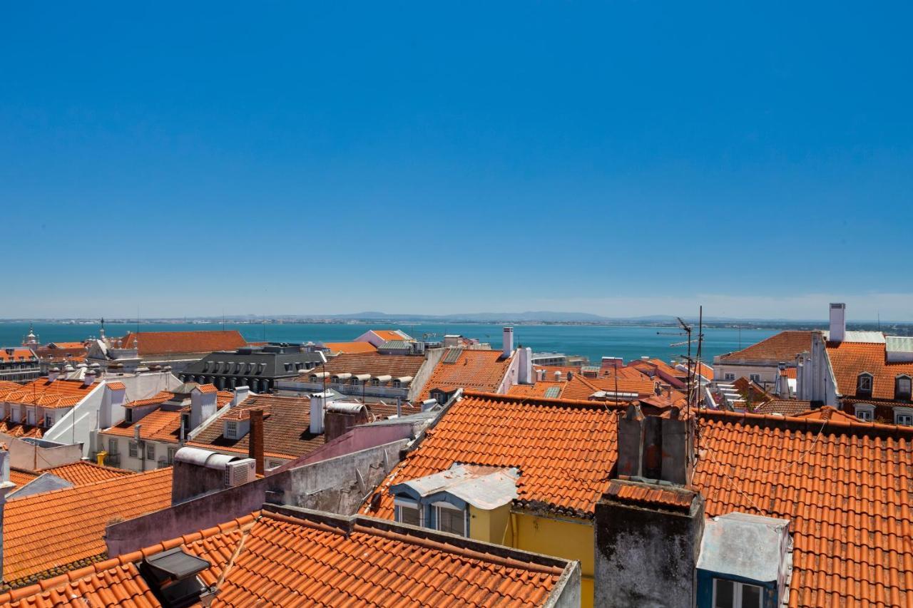 Chiado Rooftop Retreat: 19th Century Charm With River Views Apartment *