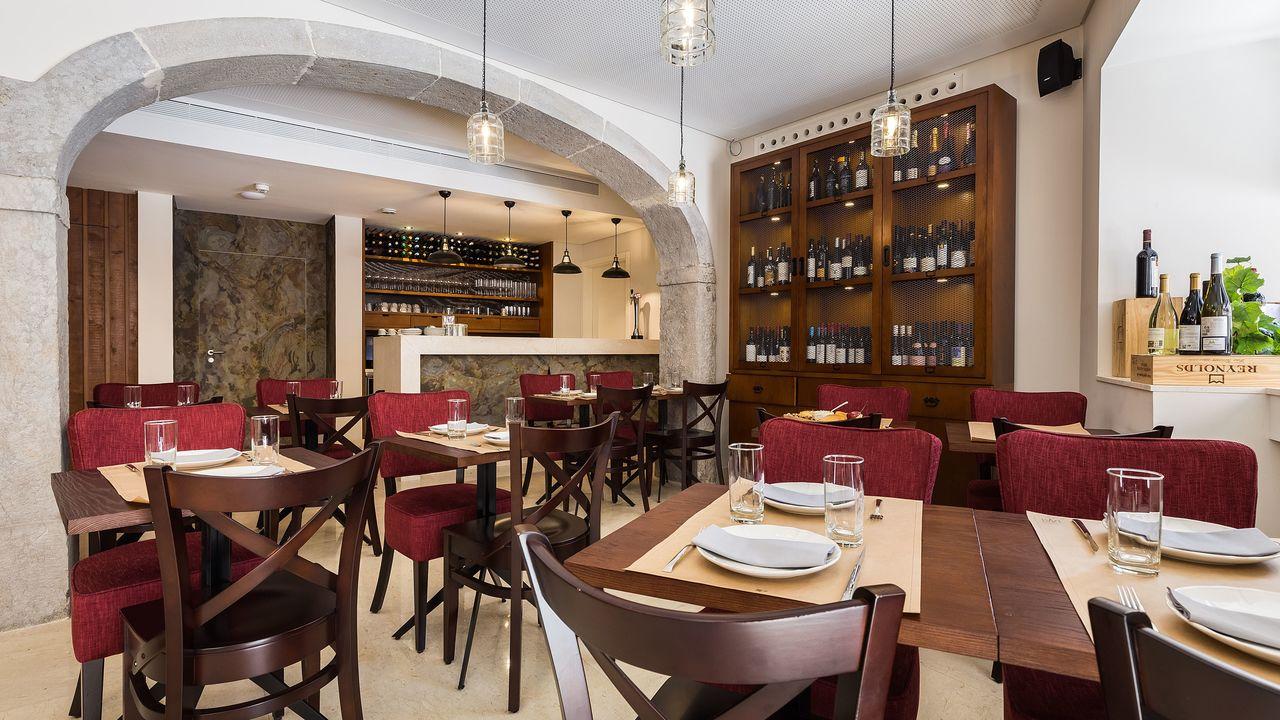 Wine Hotel