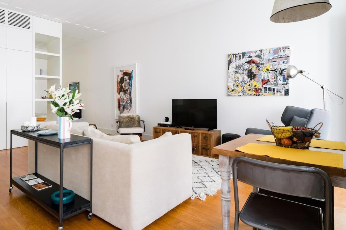 Charming & Modern Flat Close To Time Out Market Apartment *