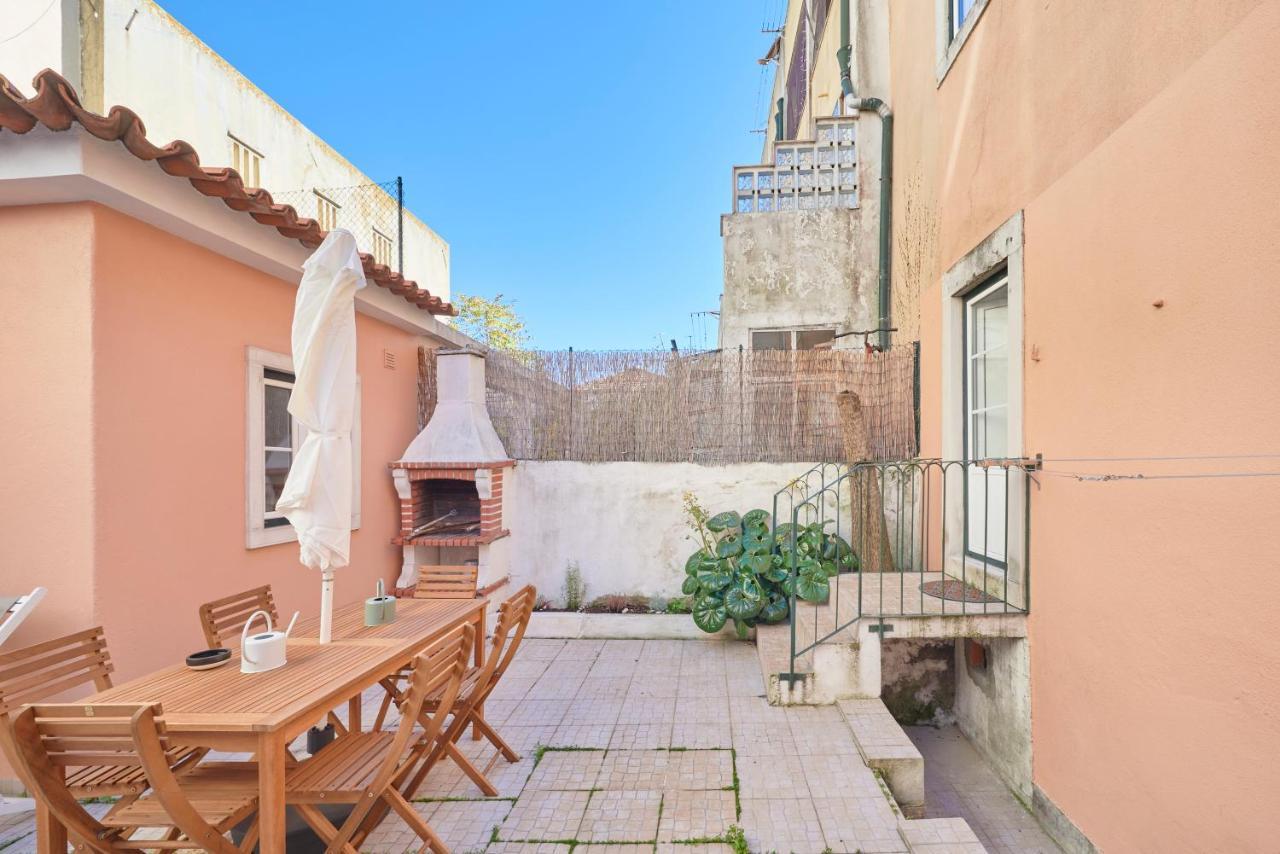 Amazing Terrace And Riverview In Historical Lisbon