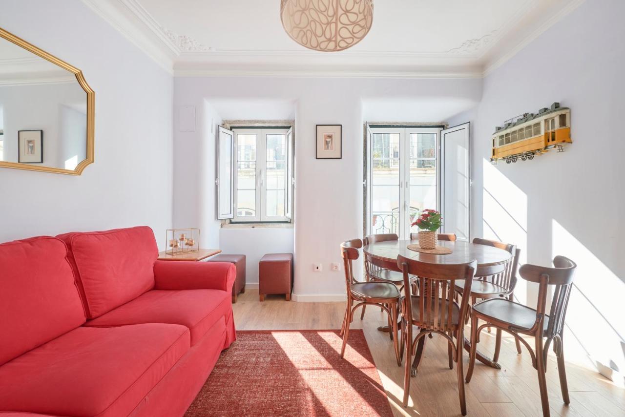 Apartment Amazing Terrace And Riverview In Historical Lisbon