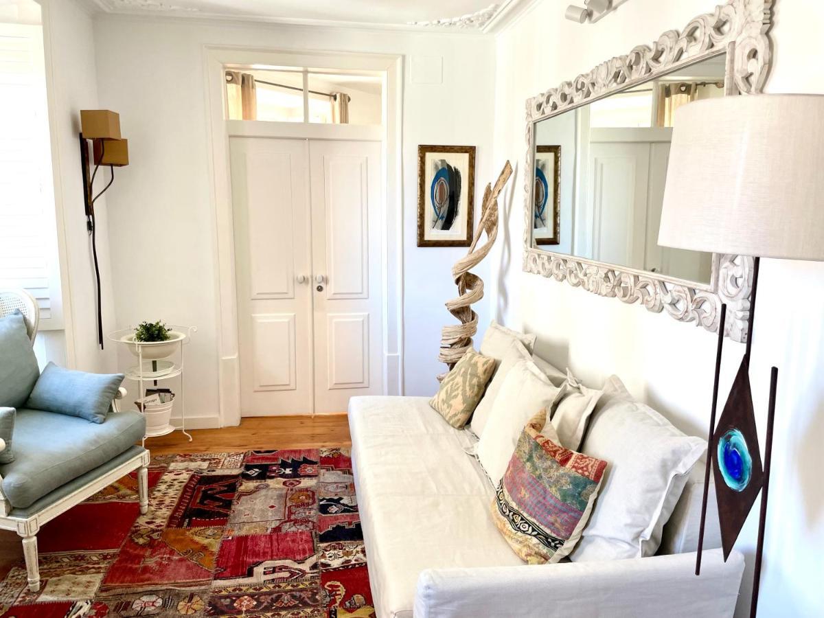Bright And Spacious Three Bedroom In The Heart Of Lisboa