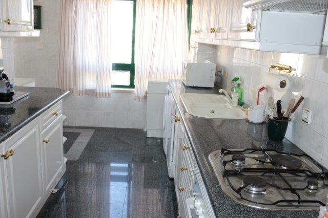 Espacoso Apartamento Junto Ao Metro