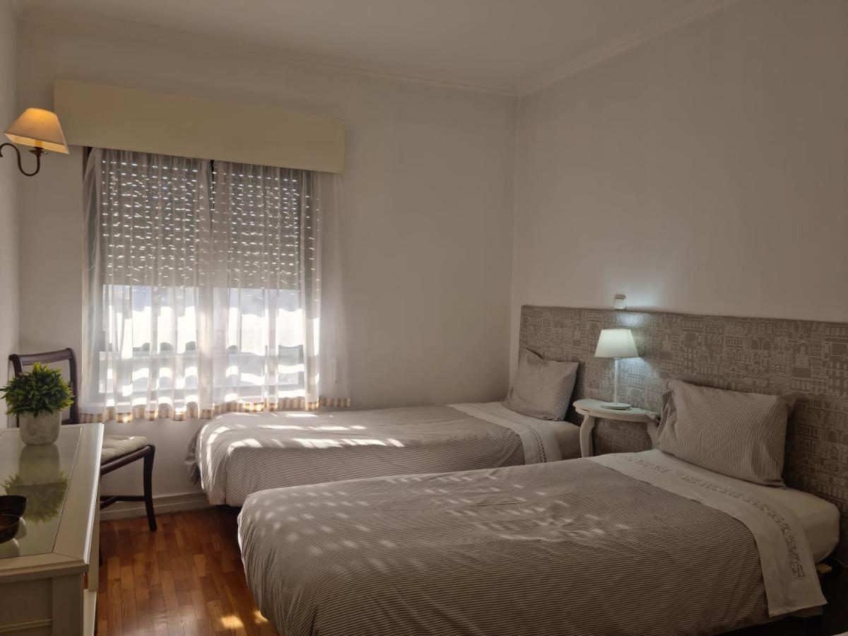 Espacoso Apartamento Junto Ao Metro * Lisbon