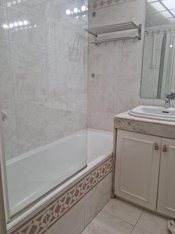 Espacoso Apartamento Junto Ao Metro * Lisbon