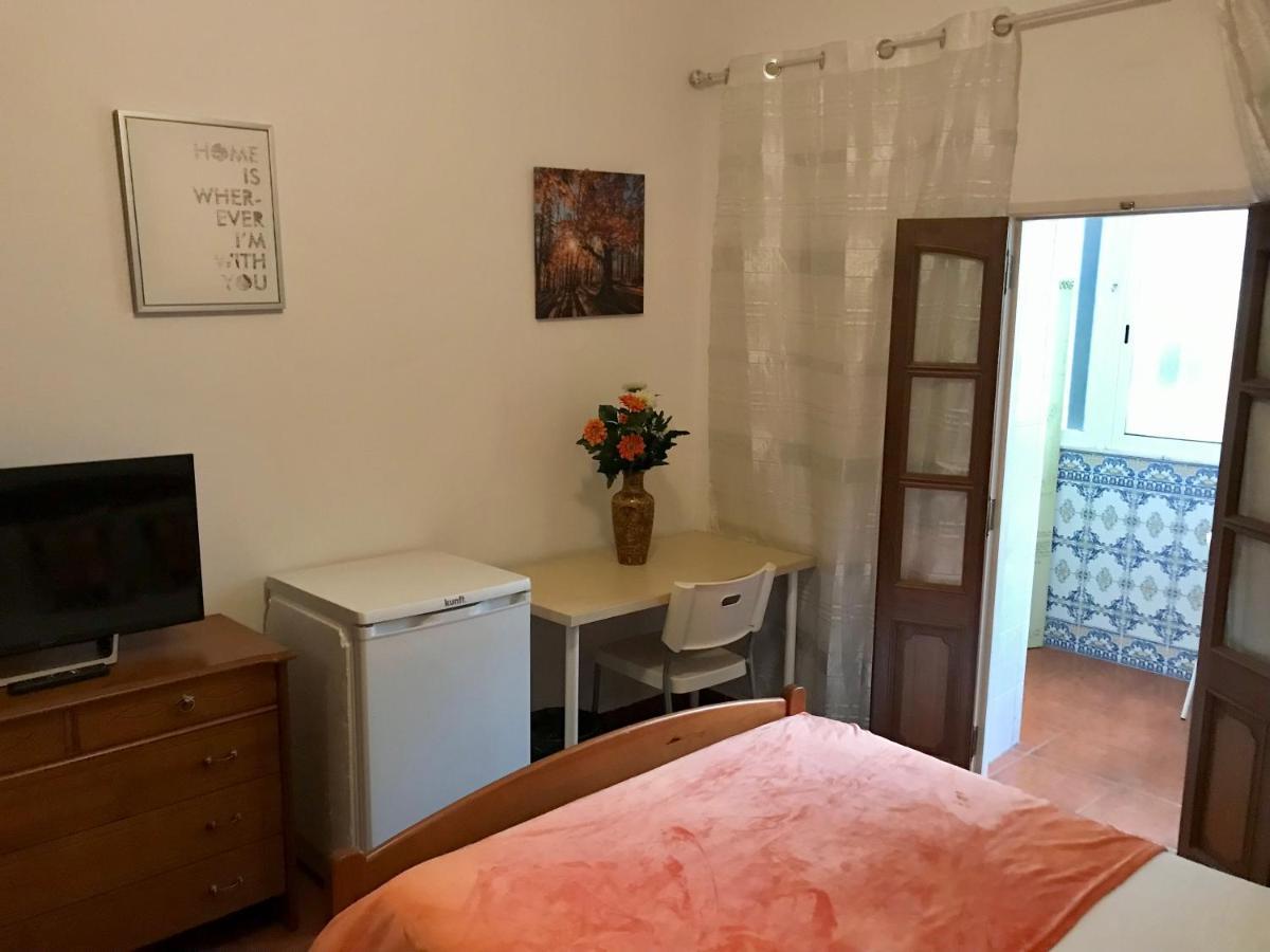 Homestay Bedroom Orange