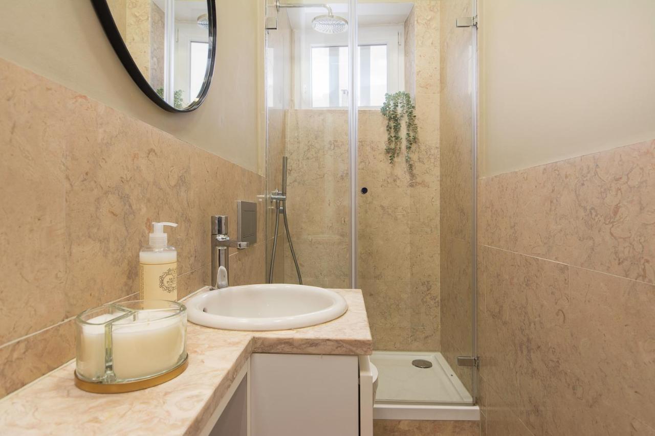 Charming In Private At Graca Apartment Lisbon