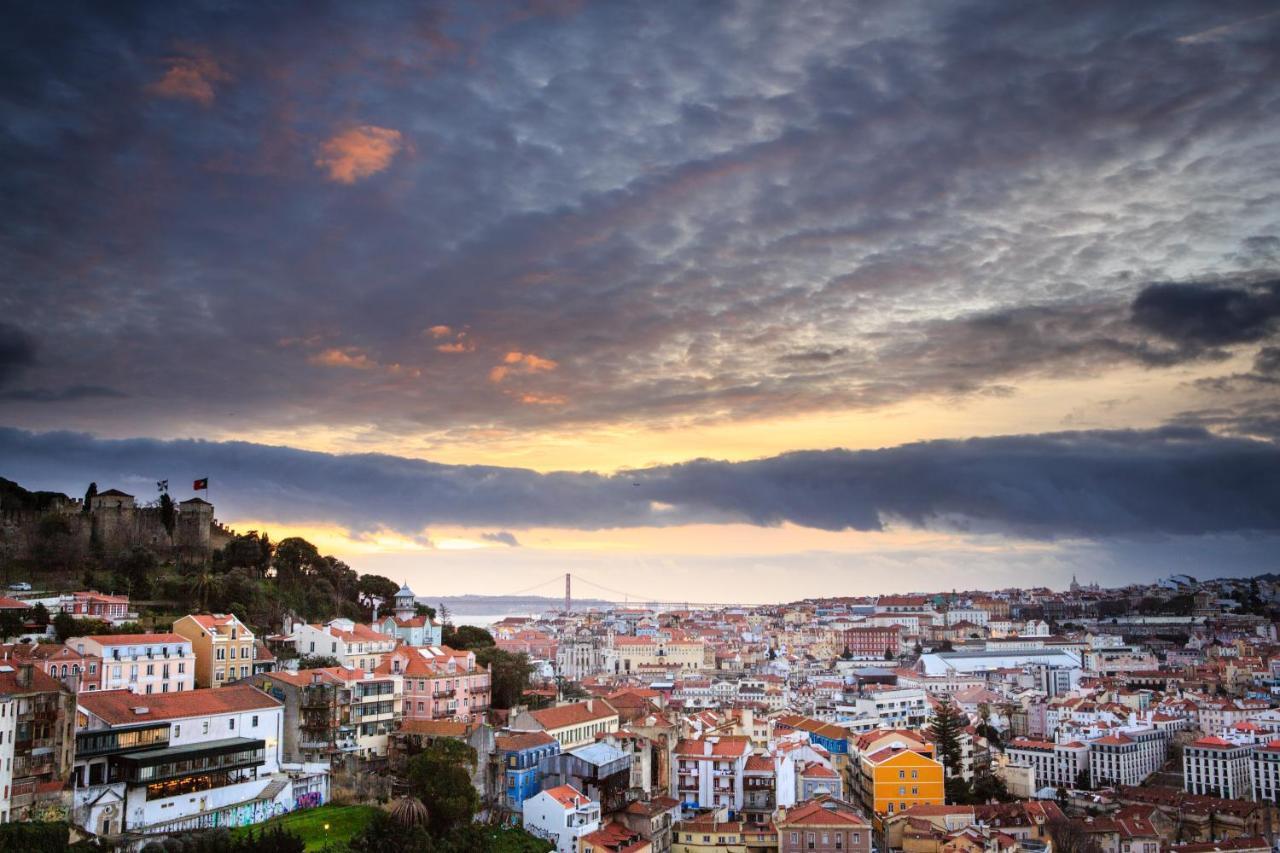 Apartment Charming In Private At Graca Lisbon
