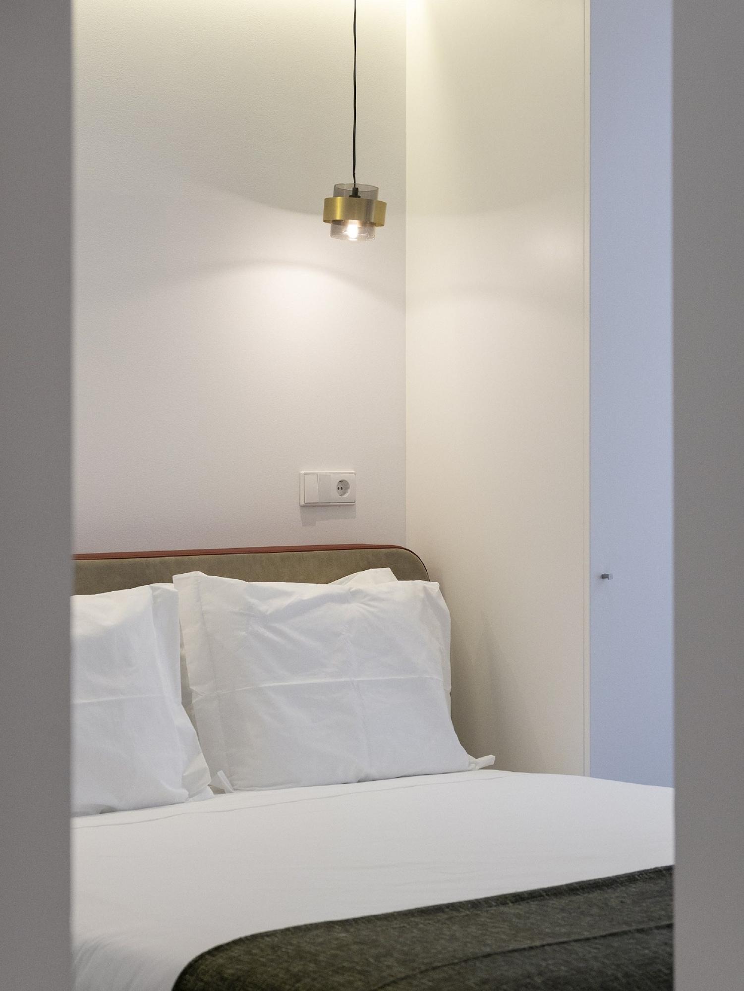 Serviced - Chiado Emenda Apartment Lisbon
