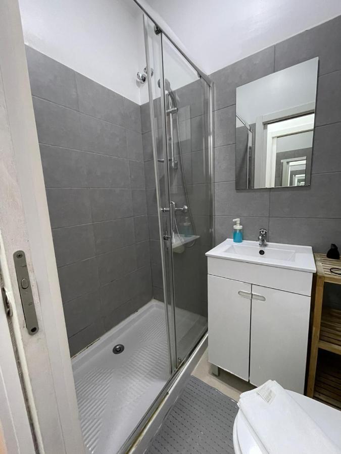 Antique M1 R1 - Amazing Double With Shared Bathroom In Marques Pombal Guest house *