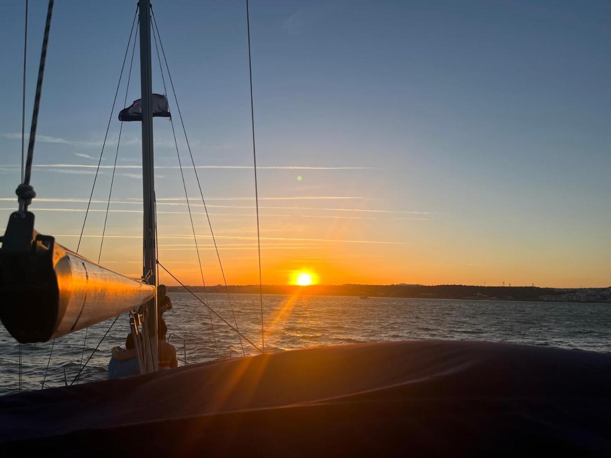 In A Boat - Lisboa