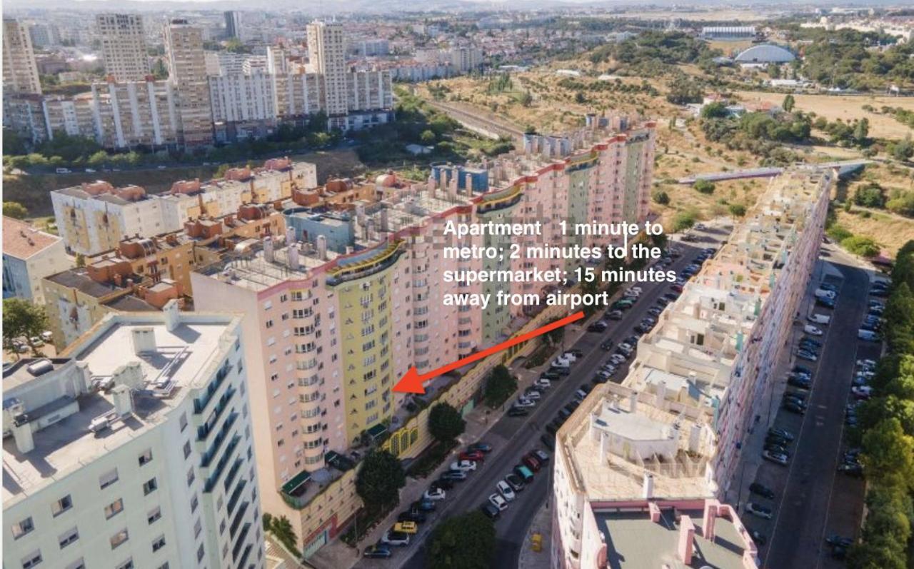 1-minute Walk To The Metro And 2 To The Supermarket *
