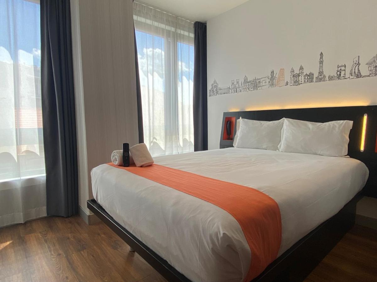 Easyhotel