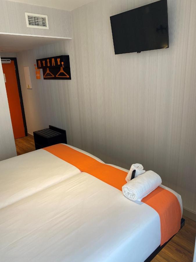 Easyhotel Hotel 2*