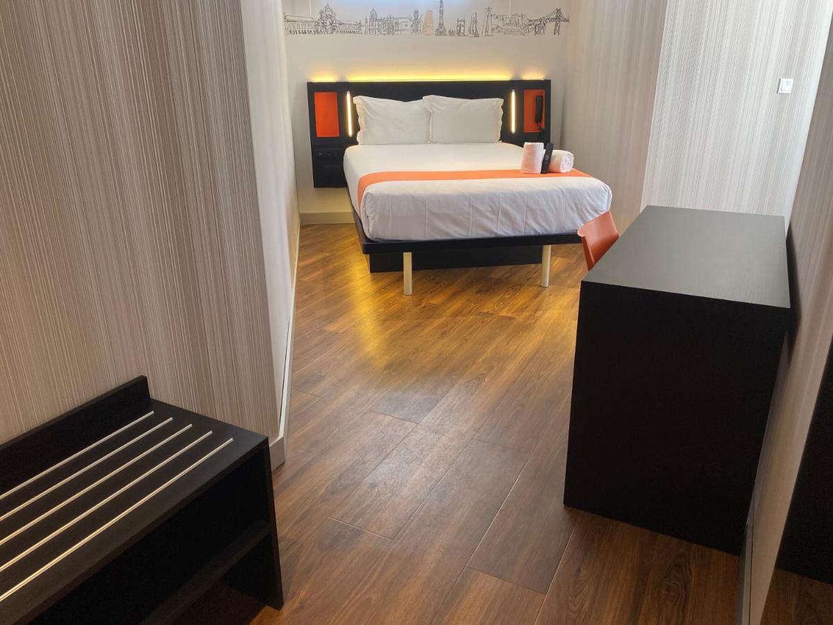 Easyhotel Hotel 2*