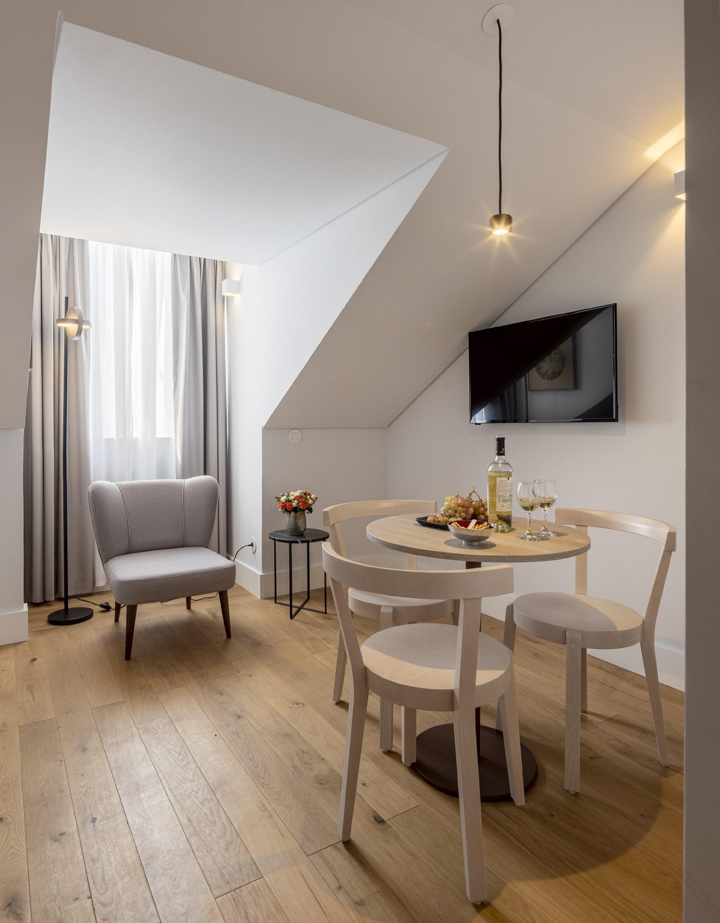 Serviced - Madalena * Lisbon