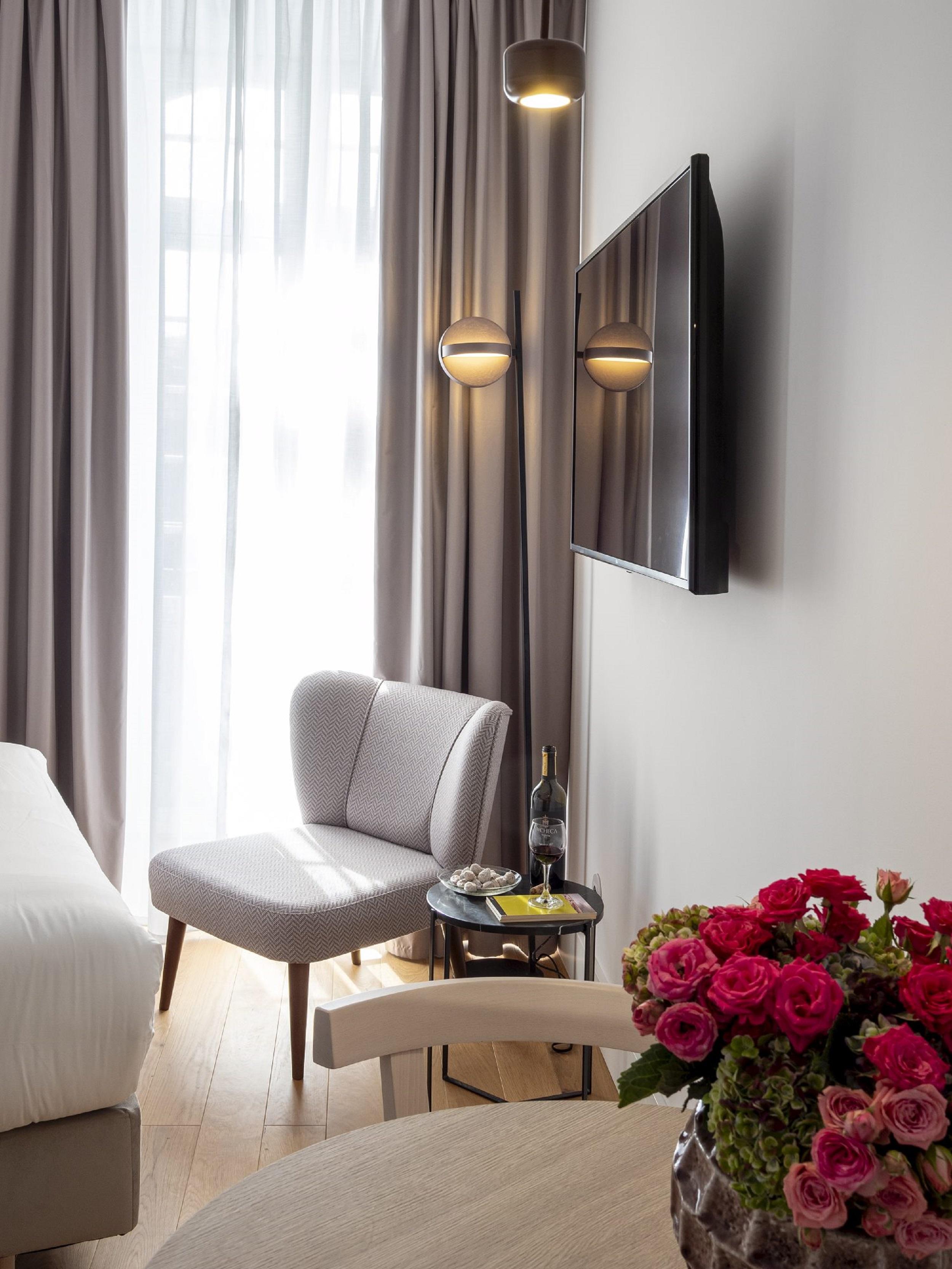 Serviced - Madalena Apartment