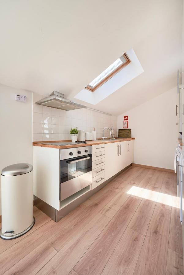 Sunny With Terrace.river View! Apartment Lisbon