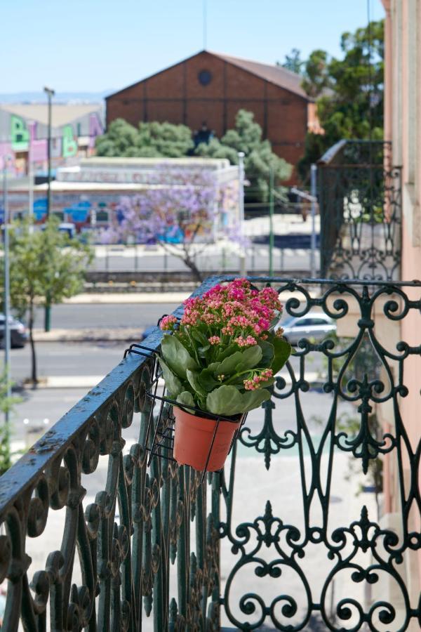 Sunny With Terrace.river View! Apartment *