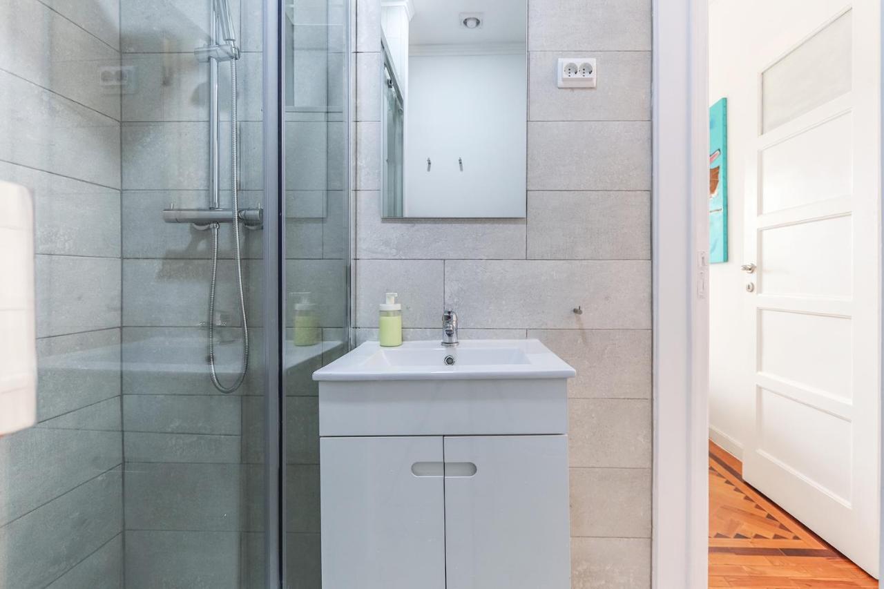 Portucale ! Olaias Design With Terrace Apartment