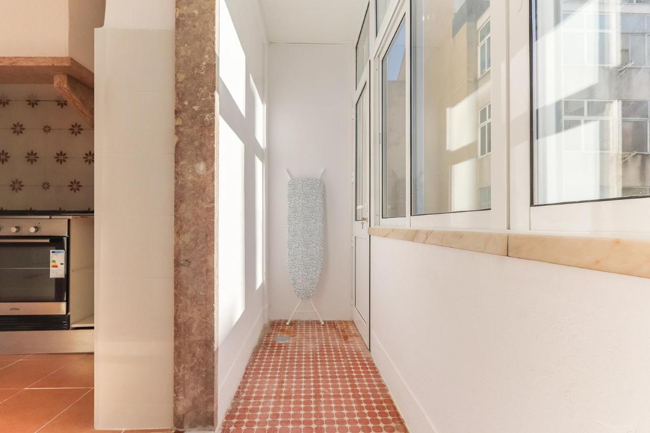 Portucale ! Olaias Design With Terrace Apartment *