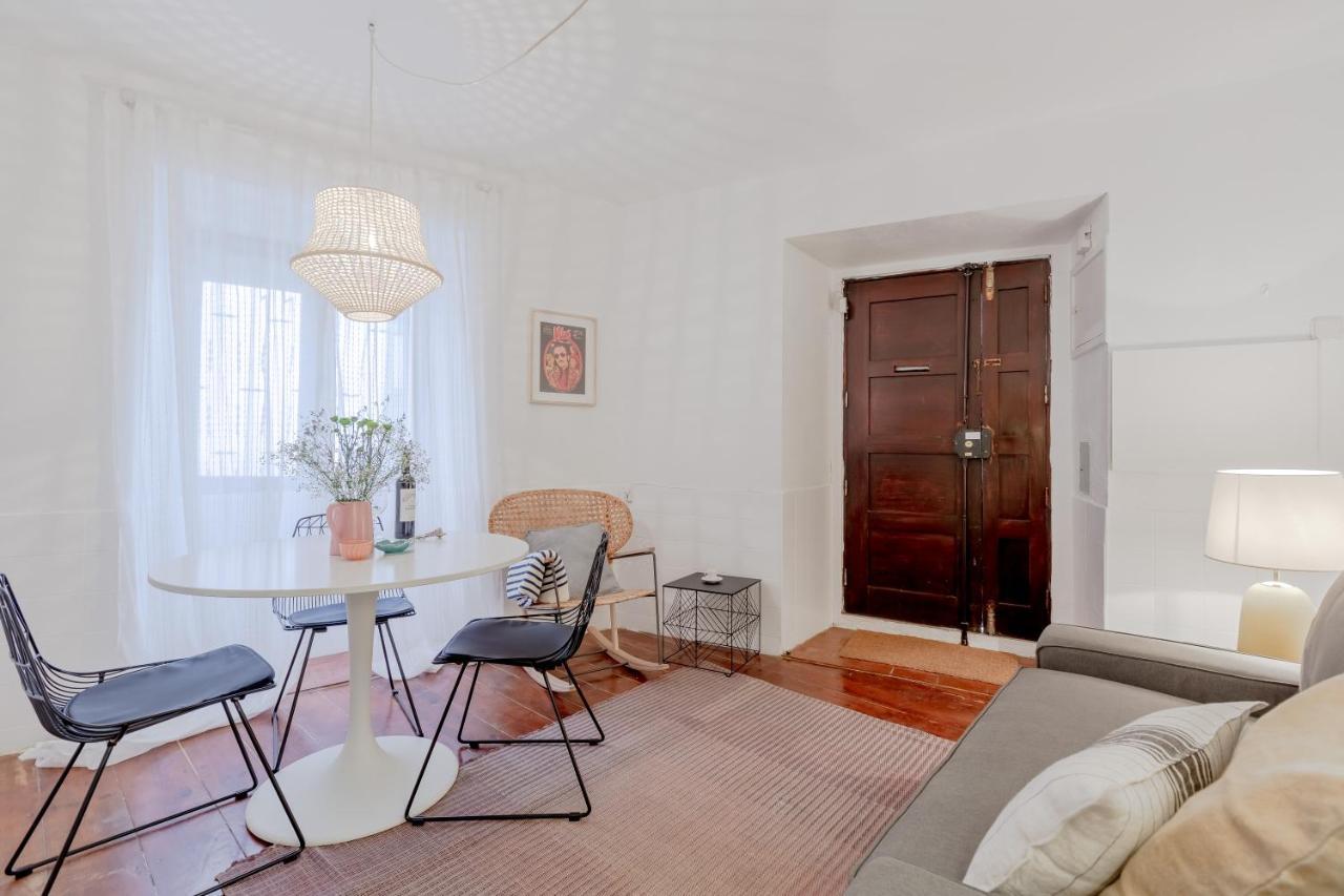 Typical Alfama Apartment, By Timecooler * Lisbon
