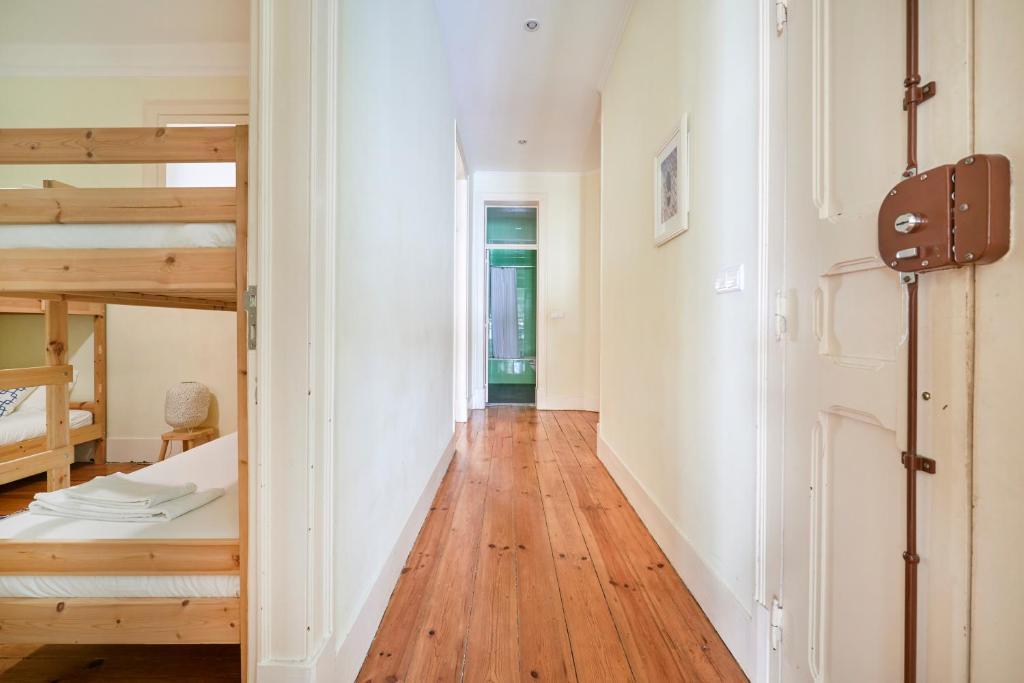 Renovated Spacious Baixa Apartment, By Timecooler Lisbon