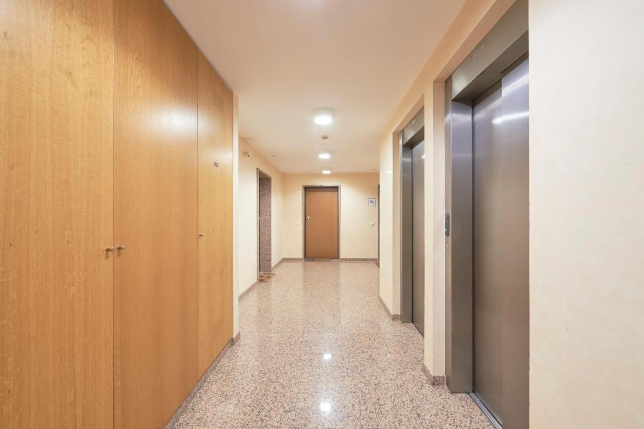 Apartment With Private Terrace & Car Garage Lisbon