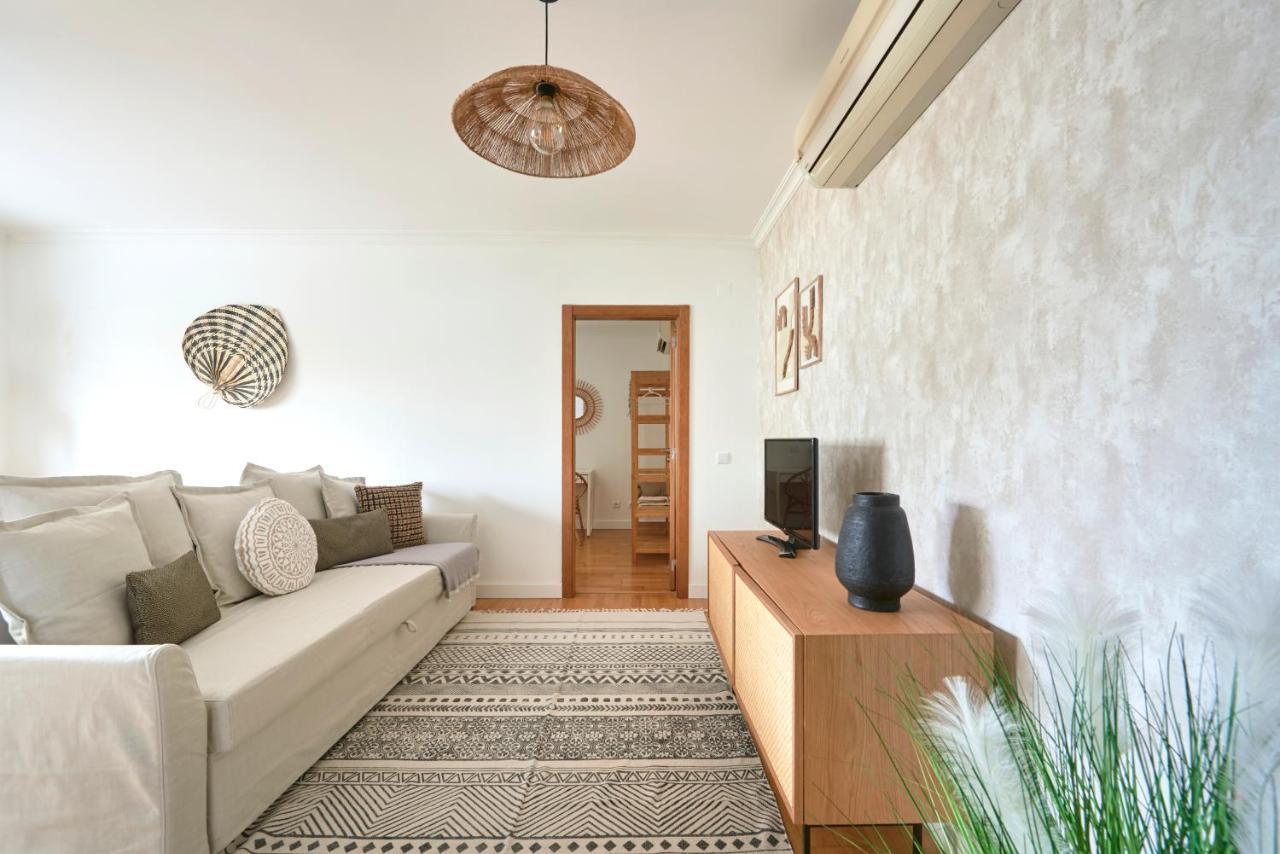 Apartment With Private Terrace & Car Garage *