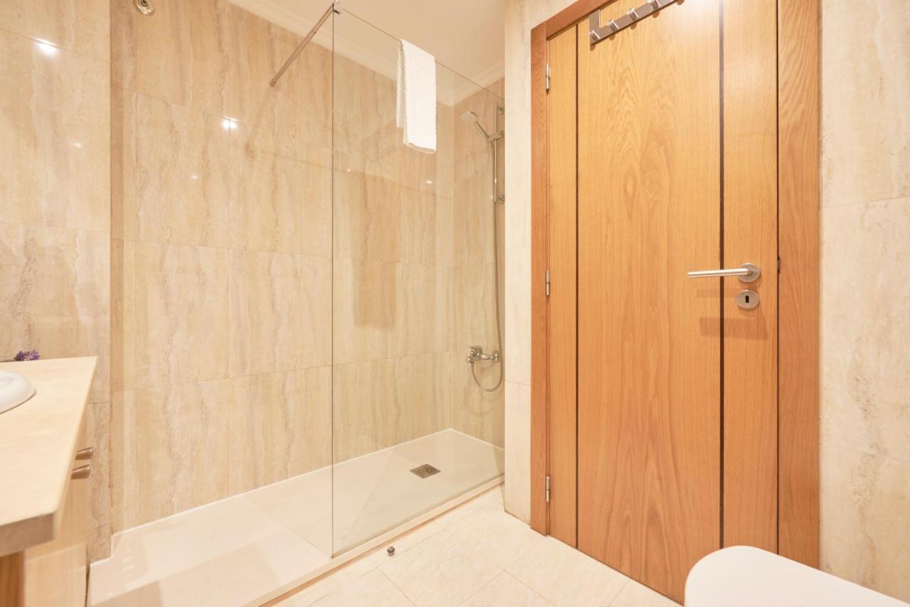 With Private Terrace & Car Garage Apartment Lisbon