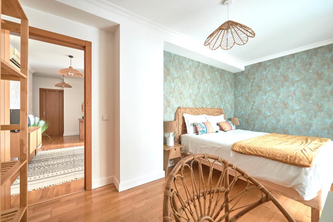 Apartment With Private Terrace & Car Garage Lisbon