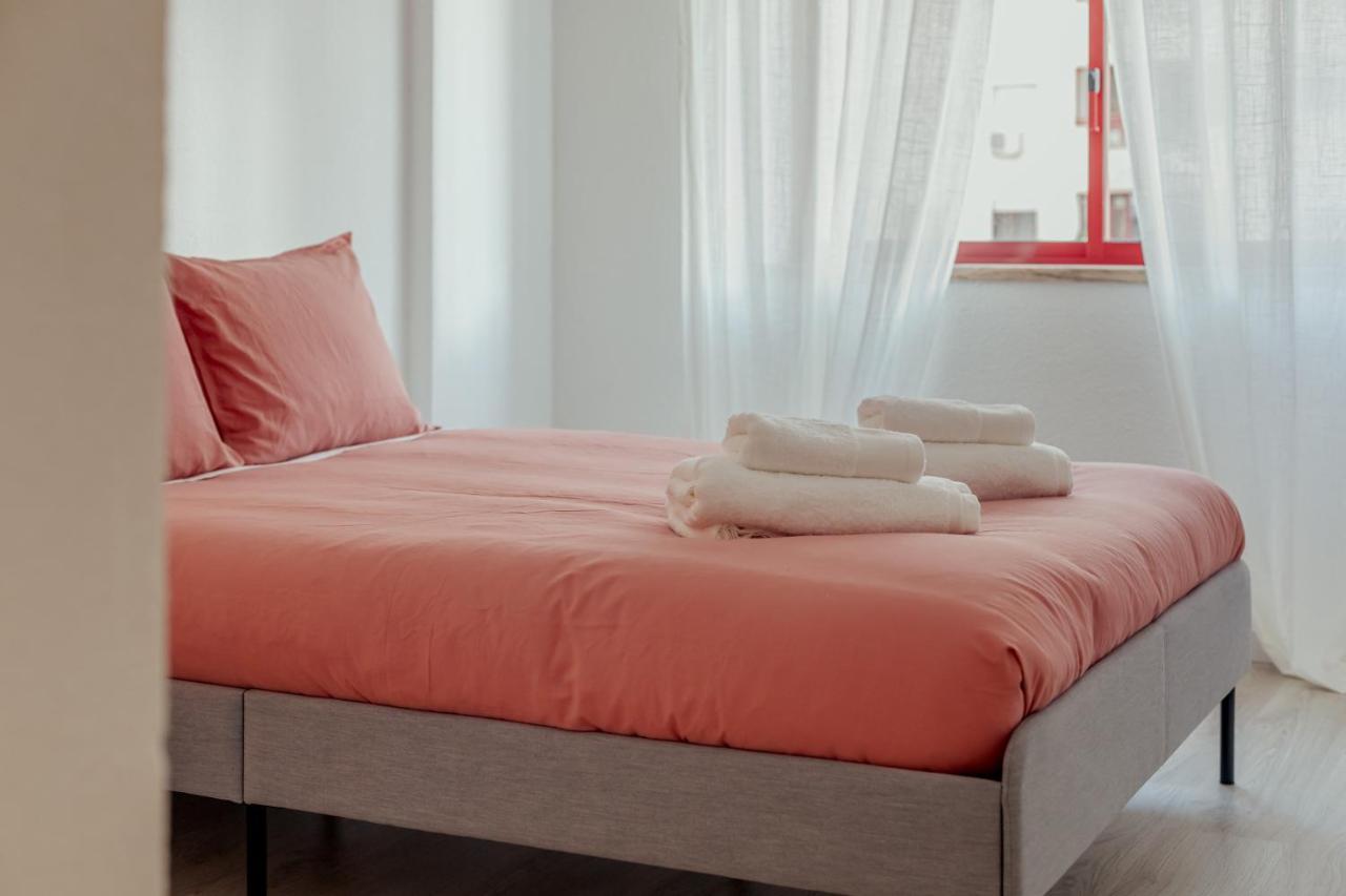 Elegant 3 Bedroom - Centre - Garage - Metro Apartment Lisbon