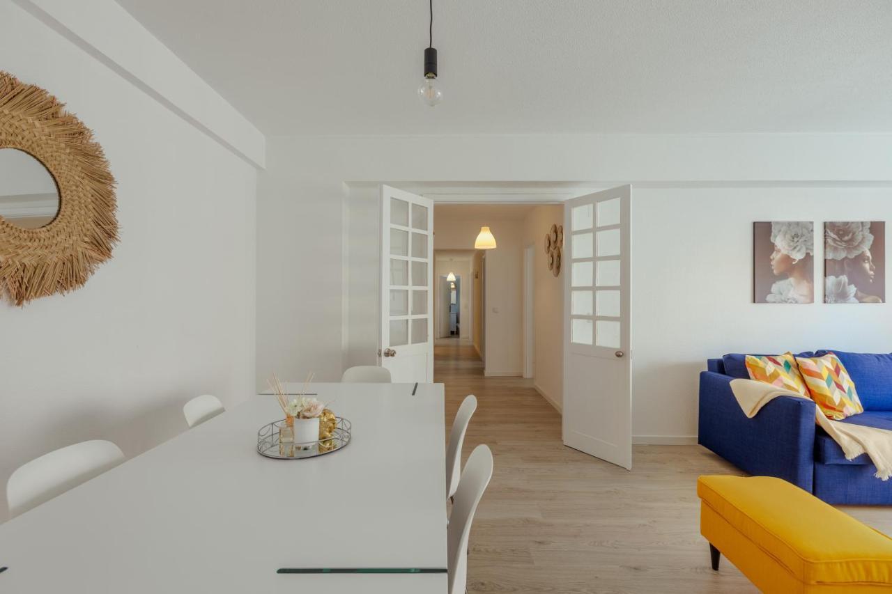 Elegant 3 Bedroom - Centre - Garage - Metro Apartment *