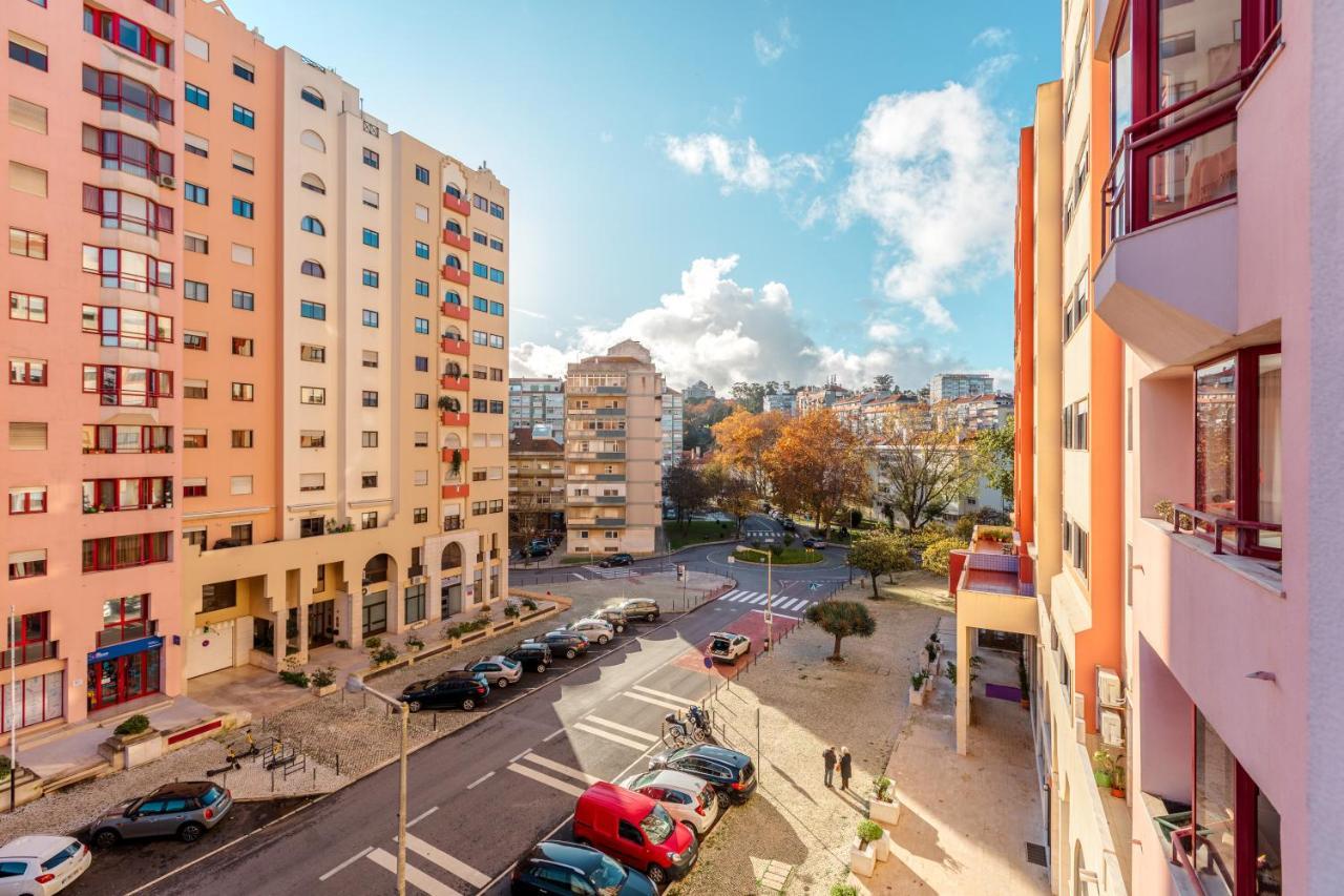 Elegant 3 Bedroom - Centre - Garage - Metro Apartment *