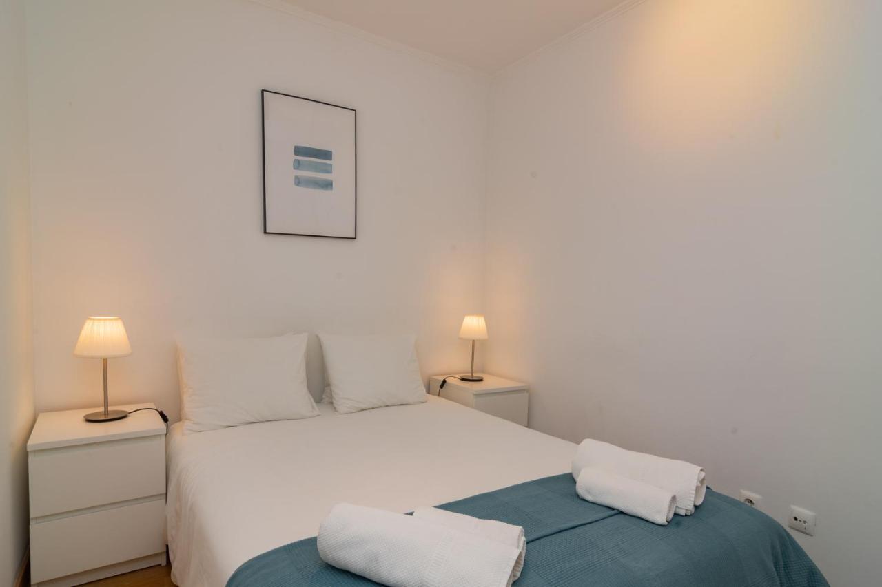 Lovely & Bright Family Flat W/ Patio * Lisbon