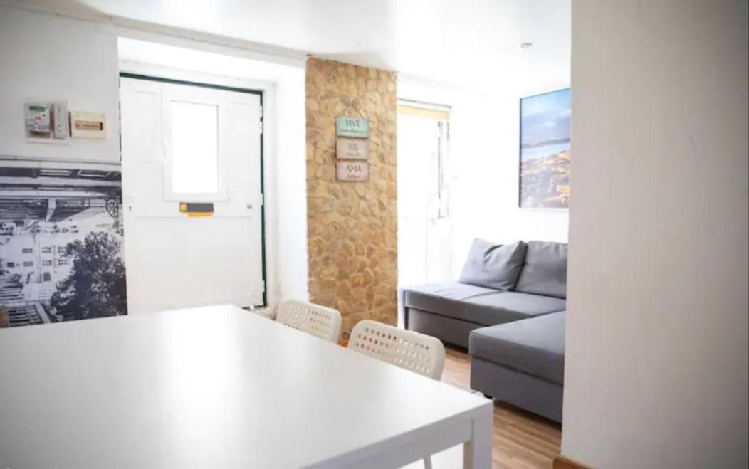 Apartamento Com Terraco E Churrasqueira