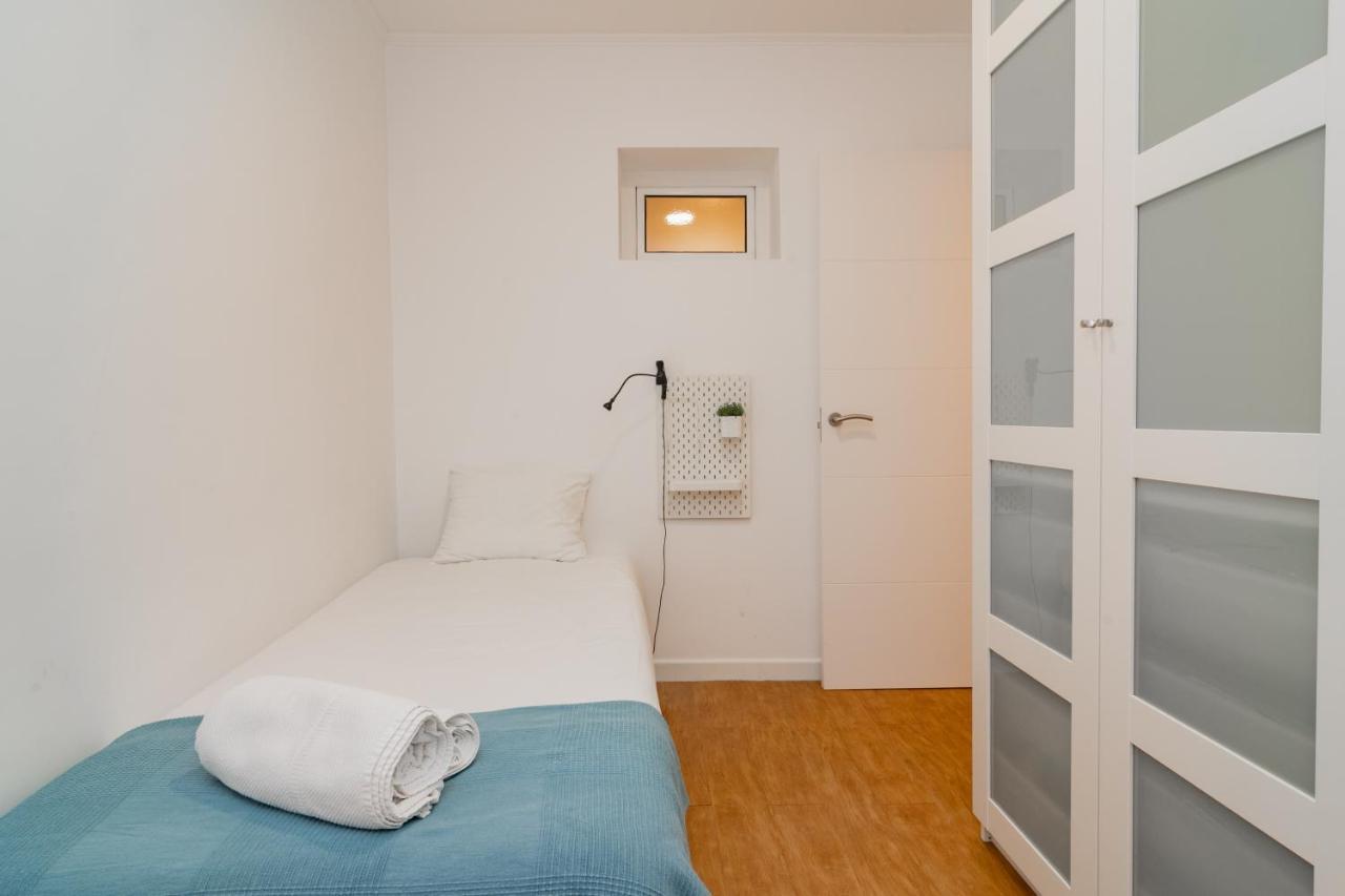 Lovely & Bright Family Flat W/ Patio Apartment