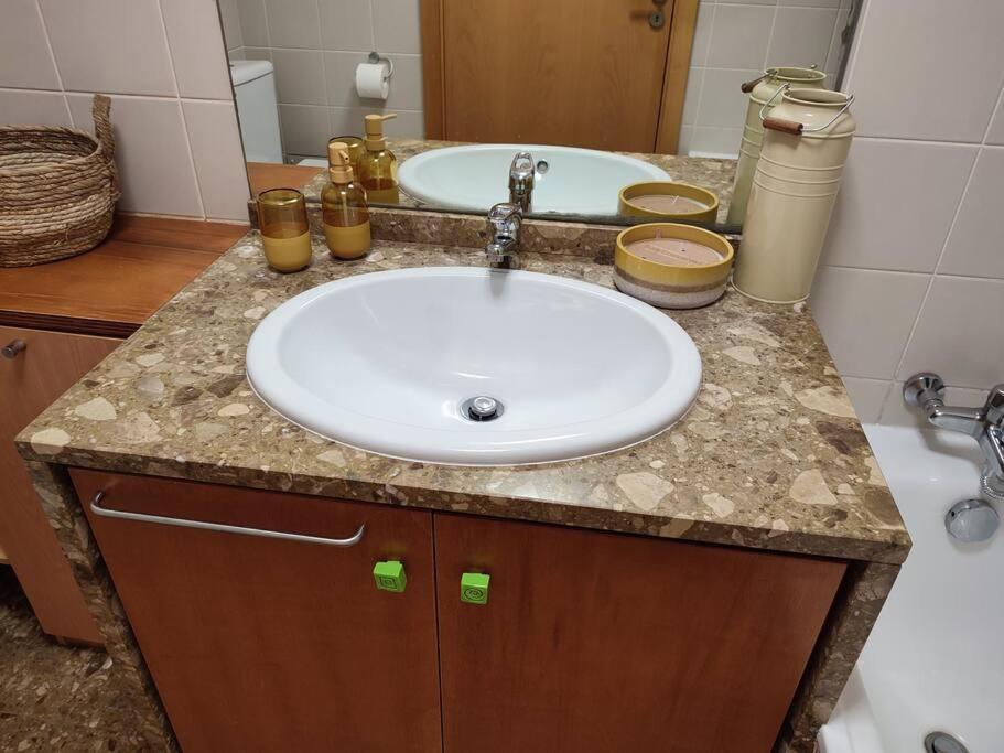 Near Airport & Citycenter Free Parking Apartment *