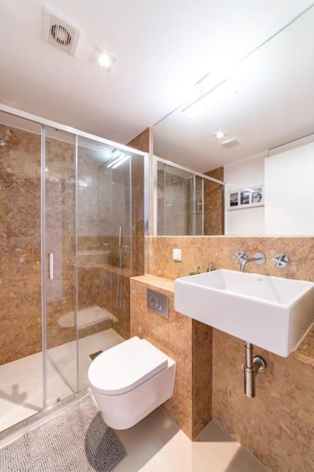 Amaro Iii - Stunning Penthouse In Alcantara Apartment *