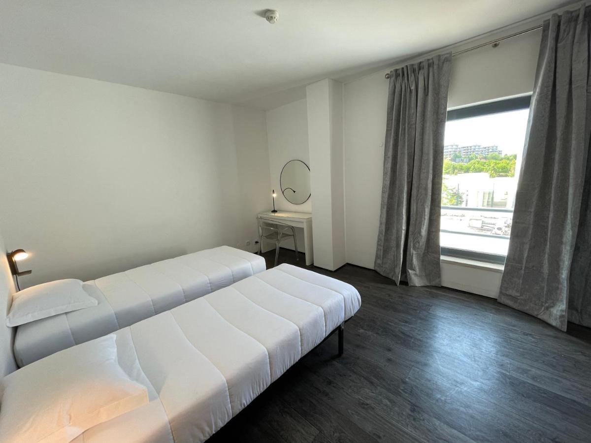 Hostel Hi Parque Nacoes - De Juventude Lisbon