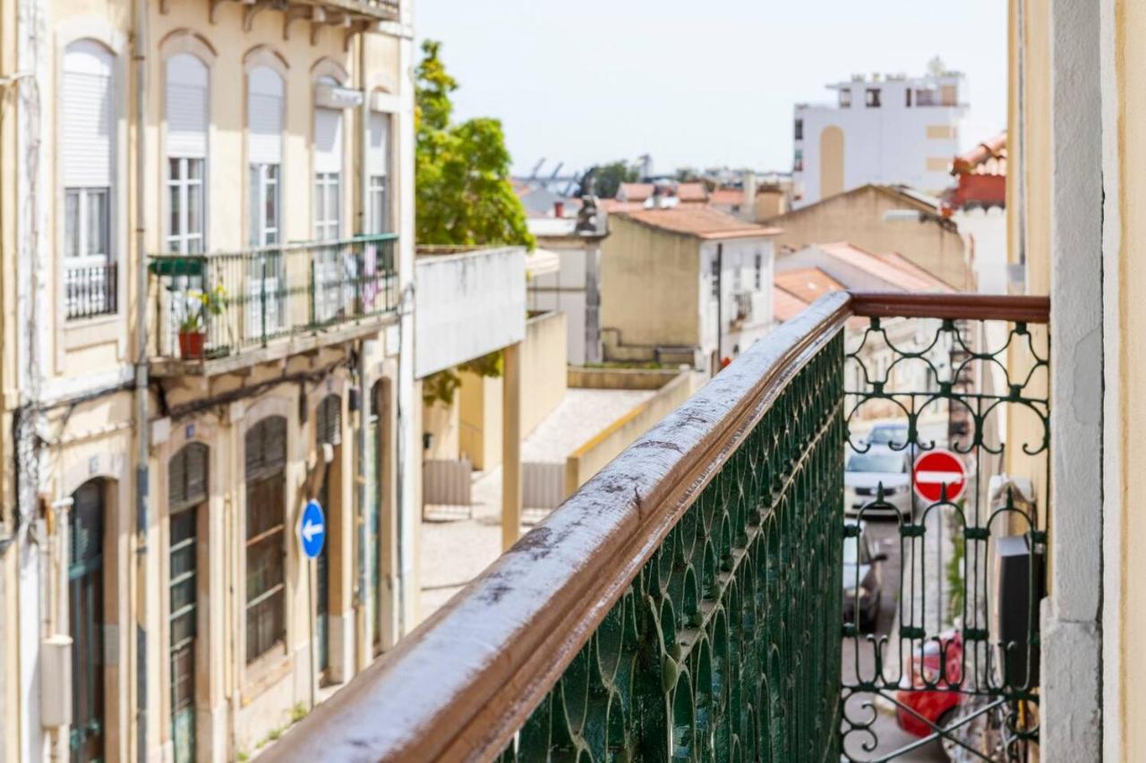 Apartment 2 Bedroom For 4 People With Free Public Parking Lisbon