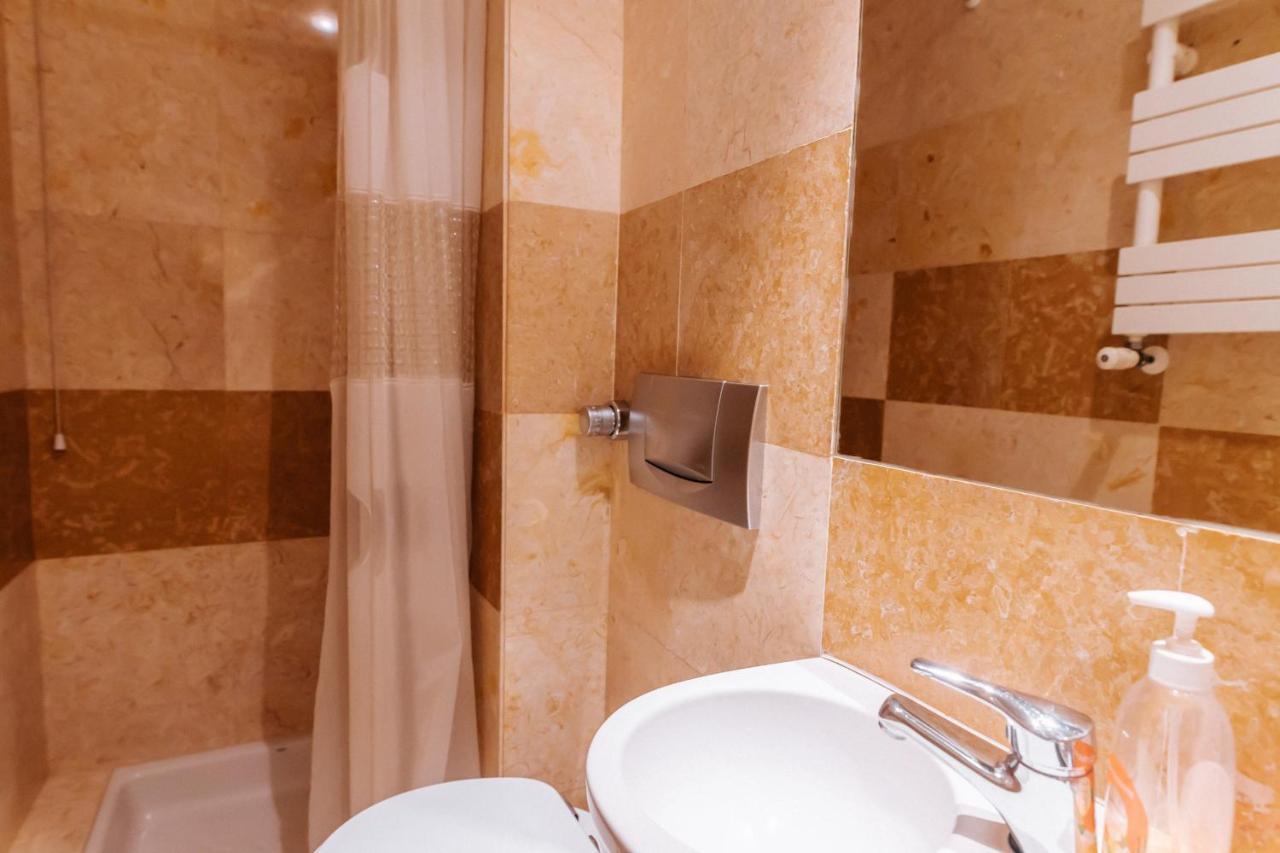 Double Bed Av Da Republic Guest house Lisbon