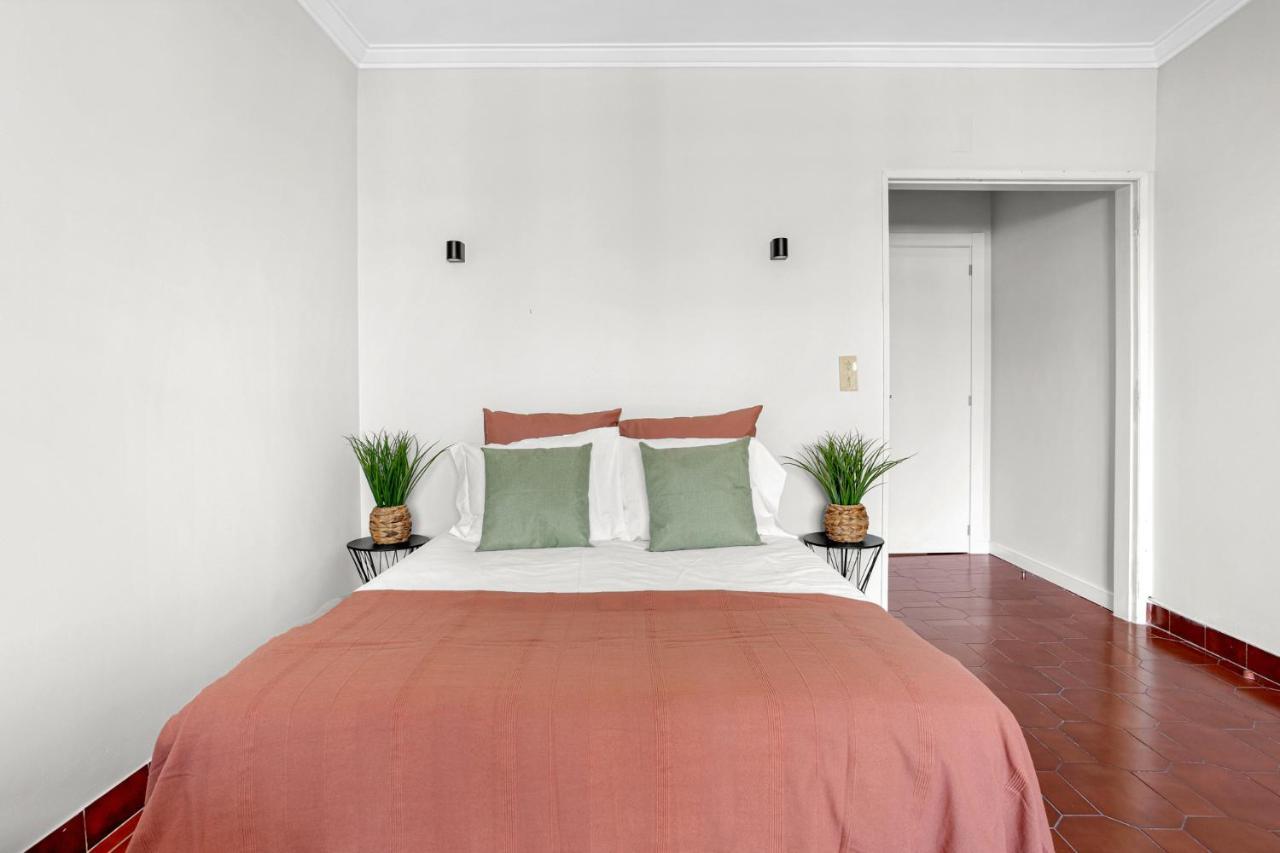 Wonderful Shared In Alfornelos - Near Metro! Guest house