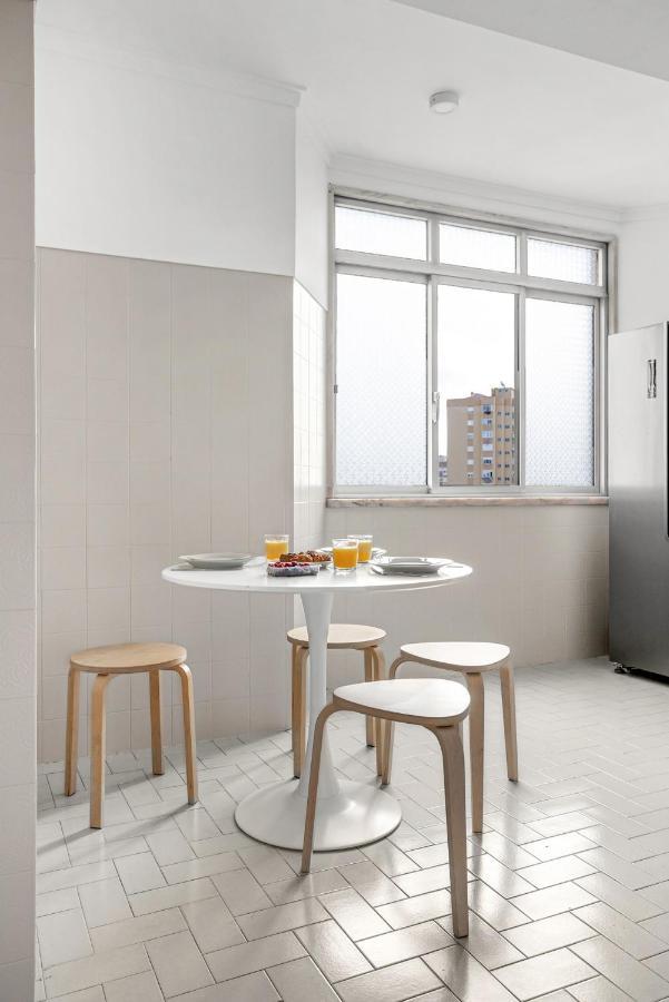 Wonderful Shared In Alfornelos - Near Metro! Guest house Lisbon