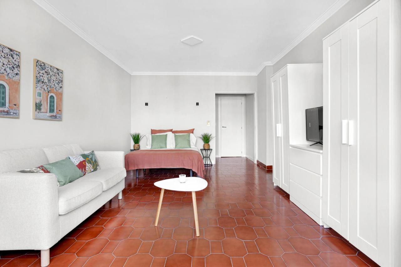 Wonderful Shared In Alfornelos - Near Metro! Guest house *