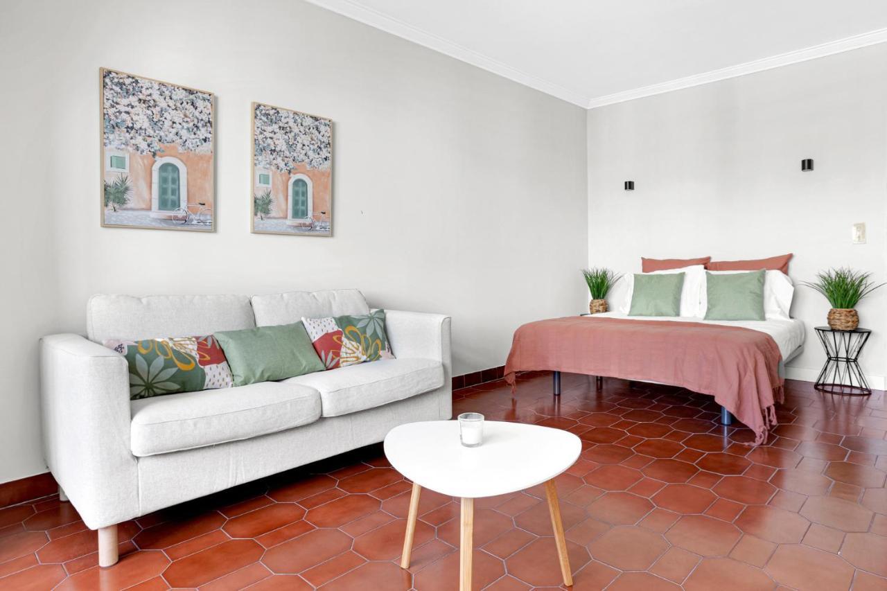 Wonderful Shared In Alfornelos - Near Metro! Guest house