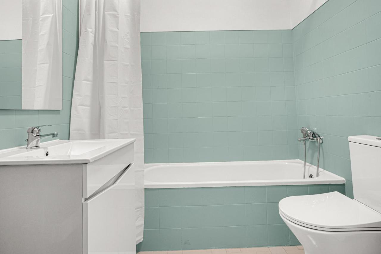 Guest house Wonderful Shared In Alfornelos - Near Metro! Lisbon