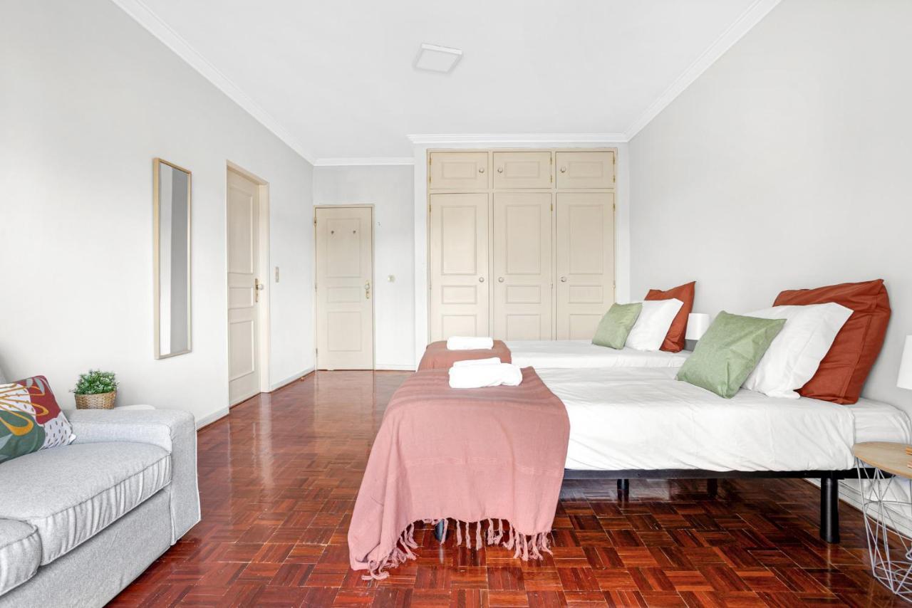 Guest house Wonderful Shared In Alfornelos - Near Metro! Lisbon