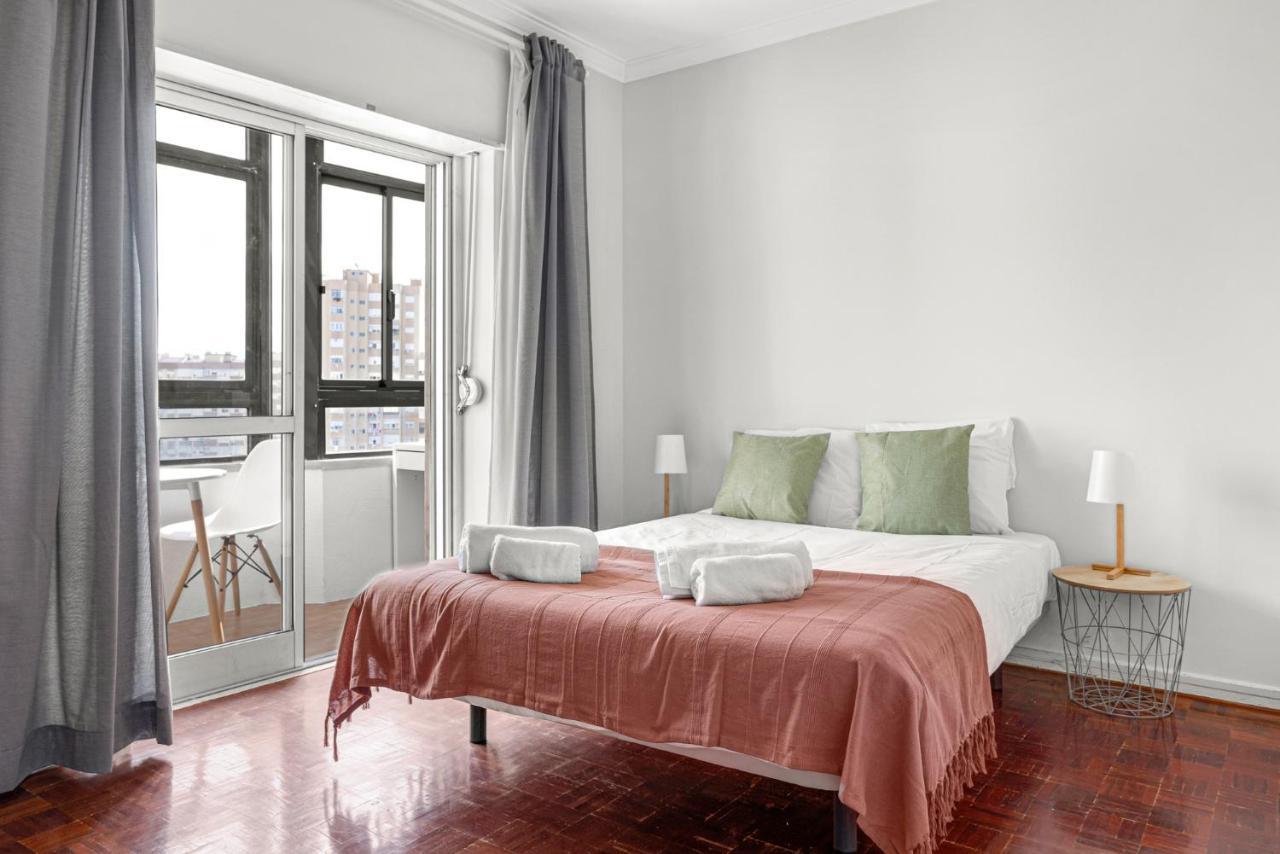Guest house Wonderful Shared In Alfornelos - Near Metro!