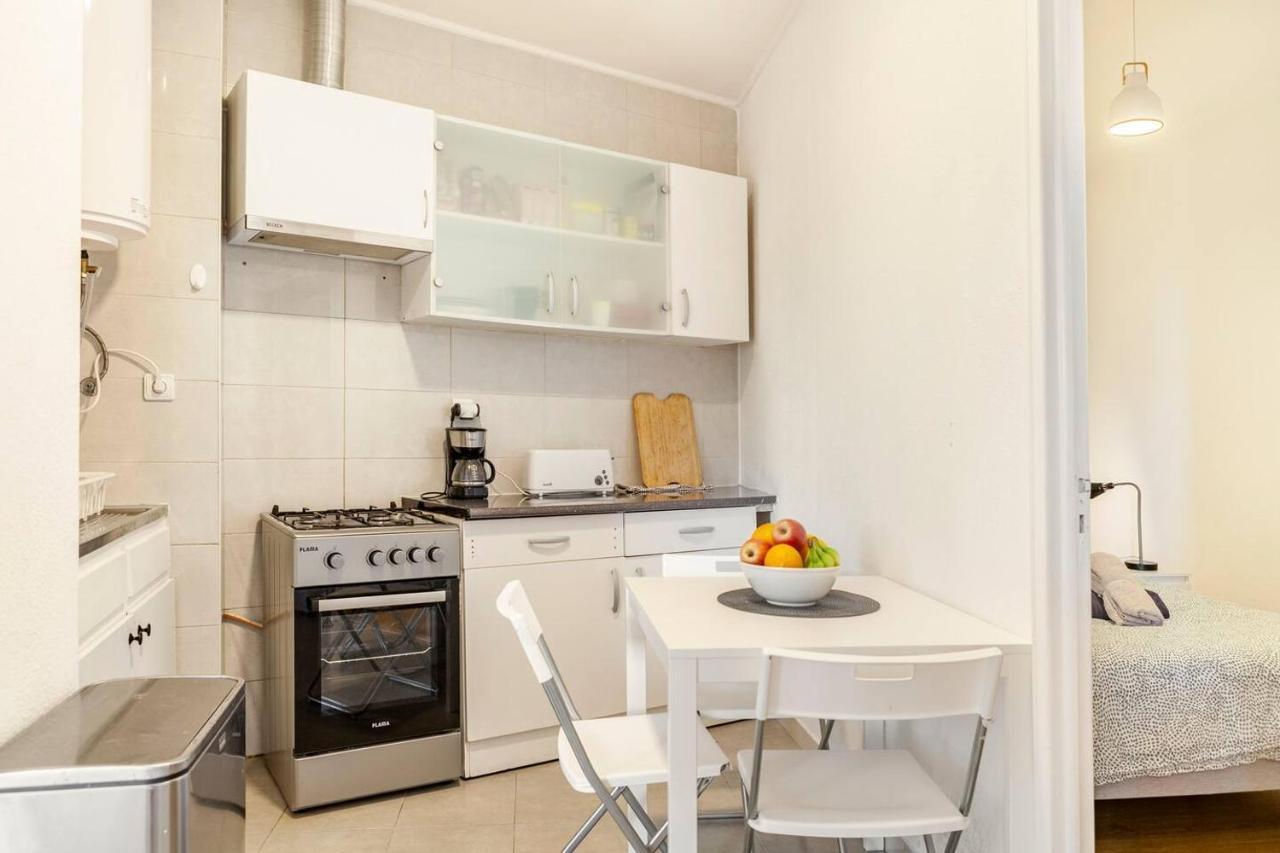 Apartment Relax In For 4 People With Terrace And Parking Lisbon